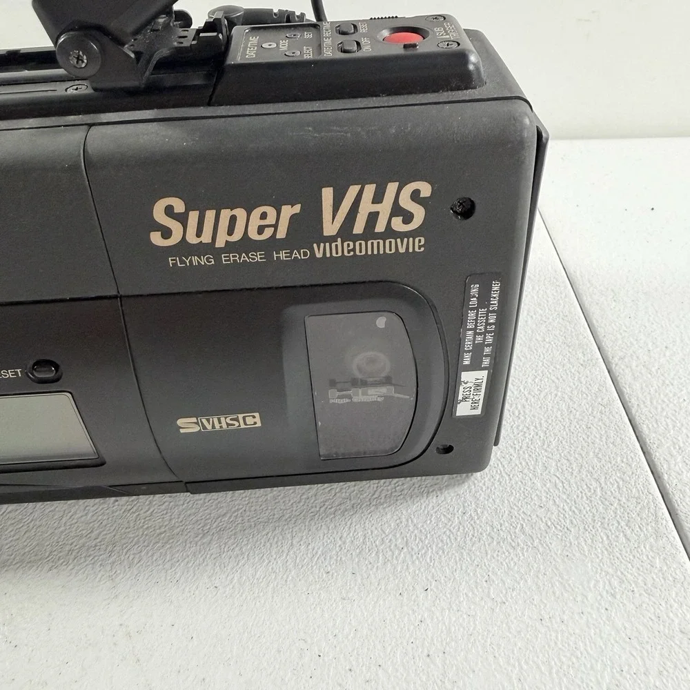 JVC GR-S70U Super VHS-C Video Movie Camcorder Vintage POWERS ON AS IS READ